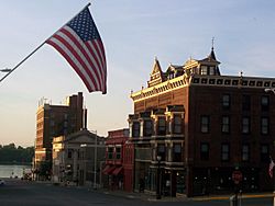 Henry-Downtown Muscatine.JPG