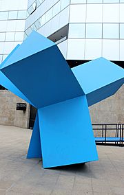 Archivo:IBM Chile -acceso en av Providencia 655 -escultura de Carlos Ortuzar -fRF