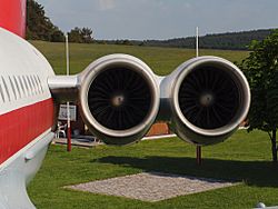 Archivo:Ilyushin Il-62 Engines