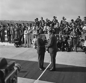 Archivo:Inauguração da Ponte da Amizade, entre Brasil e Paraguai, com os Presidentes Castelo Branco e Alfredo Stroessner