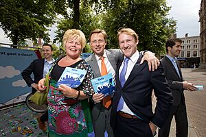 Archivo:Ineke van Gent, Han ten Broeke en Kees Verhoeven, Lancering Europese Mobiliteitsweek 2010