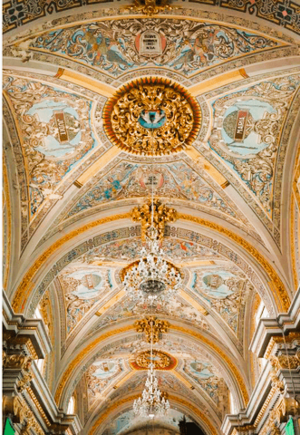 Archivo:Interior de la Parroquia y su cantidad de detalles
