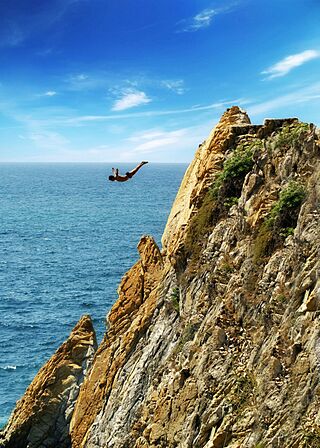 La Quebrada, Acapulco, Guerrero (24685190940).jpg
