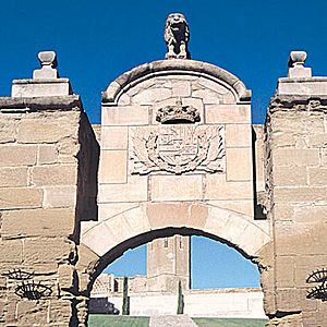 Archivo:Lleida-13-3 seu vella porta lleons