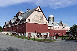 Archivo:Main Dairy Barn CEF Ottawa