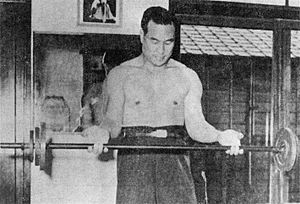 Archivo:Masutatsu Oyama being trained