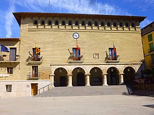 Archivo:Monzón - Ayuntamiento 5