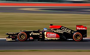 Archivo:Nicolas Prost Lotus 2013 Silverstone F1 Test 005