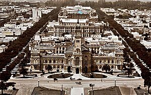 Archivo:Palacio Municipal y Eje Fundacional de La Plata (1932)