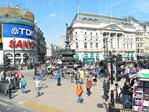 Archivo:Piccadilly-circus-2004