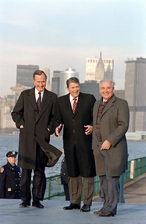 Archivo:Reagan Bush Gorbachev in New York 1988