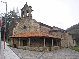 Riañu (Langreo) - Iglesia de San Martin 1.jpg