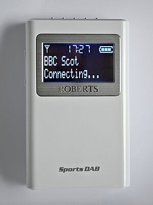 Archivo:Roberts Sports DAB 5 Portable DAB and FM Radio