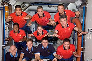 Archivo:STS-120 Two Crews