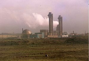 Archivo:Storm Clouds over Sellafield - geograph.org.uk - 330062