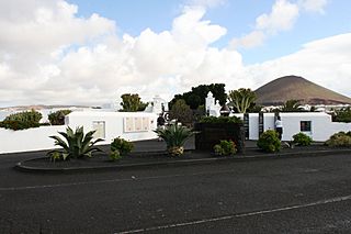 Teguise Tahiche - LZ-34-Calle Jorge Luis Borges - Fundación César Manrique-Montaña de Maneje 01 ies.jpg