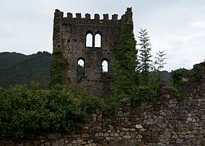 Archivo:Torre-soto-tras-muralla