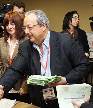 Archivo:Txiki Benegas en el 38 Congreso del PSOE-2