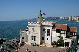 Archivo:Viña del Mar Avenida Marina, Castillo Wulff 03