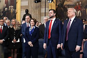 Archivo:Vice President JD Vance is sworn in (04)
