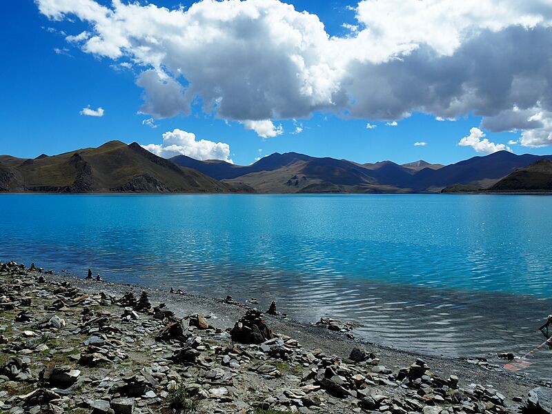 Yamdrok Lake (23778263005)