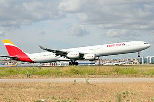 Archivo:A340 Iberia EC-LEU (14334386383)