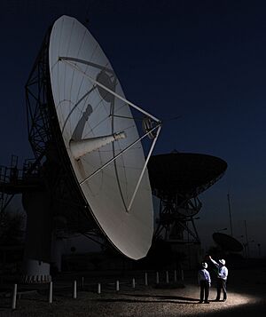 Archivo:A Batelco Earth Station