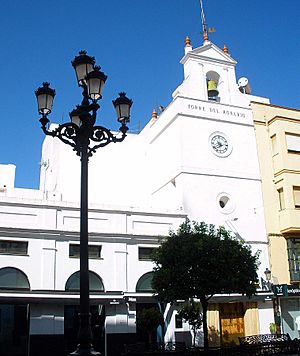 Archivo:Alcalá de Guadaíra - Plaza del Cabildo, Torre del Rosario 1