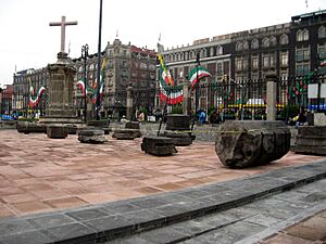 Archivo:ArtifactsCathdralDF