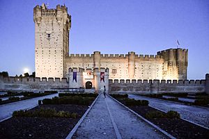 Archivo:Atardecer en Castillo de la Mota