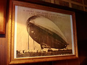 Archivo:Aterrizaje del Graf Zeppelin