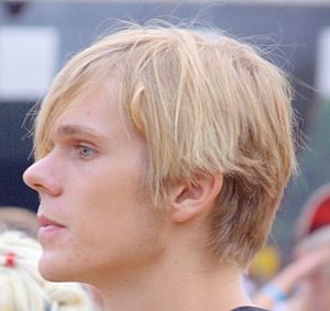 Archivo:Blond profile