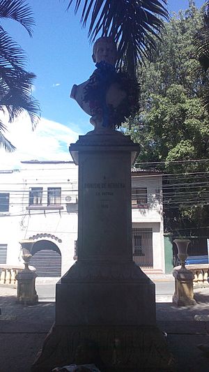 Archivo:Busto de mármol del presidente hondureño Dionisio de Herrera (1781-1850)