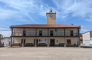 Casa consistorial de Bañobárez 01.jpg