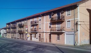 Archivo:Casas-balconada@San-Salvado