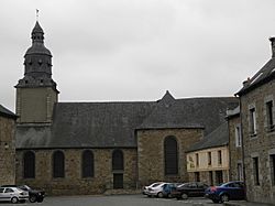 Châtelaudren (22) Église 01.JPG