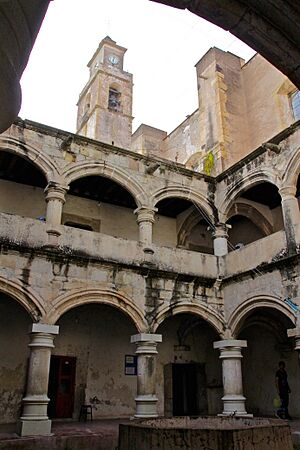 Archivo:Claustro del Ex Convento Zempoala