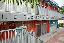 Archivo:Colegio Ciudad Arkala