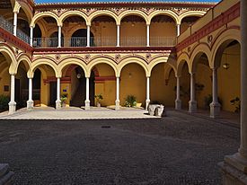 Archivo:Convento de San Francisco, Moguer. Claustro