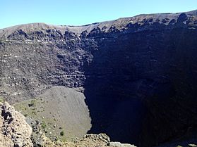 Archivo:Cráter del Vesubio