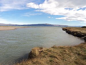Archivo:Desembocadura Río Senguer