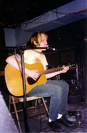 Archivo:Elliott Smith live 1997