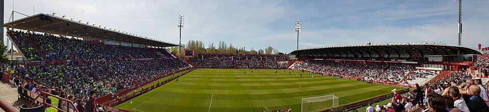 Archivo:Estadio Carlos Belmonte, temp 2018-19