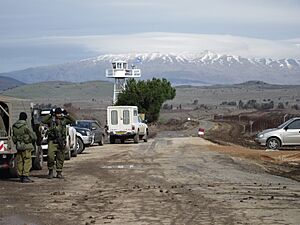 Archivo:Flickr - Israel Defense Forces - Apple Export at Quneitra Crossing (3)