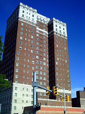 FortShelbyDoubletreeDetroitCondotower.jpg