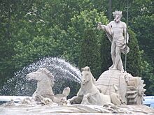 Fuente de Neptuno (Madrid) 01.jpg