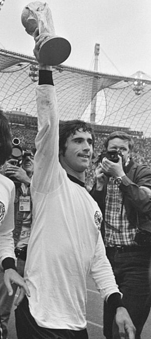 Archivo:Gerd Müller 1974