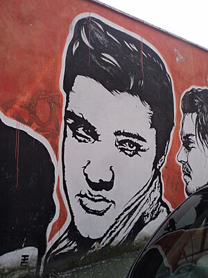 Archivo:Graffiti nel quartiere Ostiense 58