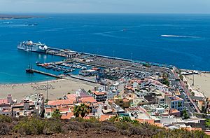 Archivo:Hafen Los Cristianos von Montana Chayofita 2015