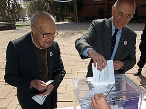 Archivo:Heribert Barrera i Joan Rigol votant a Barcelona Decideix